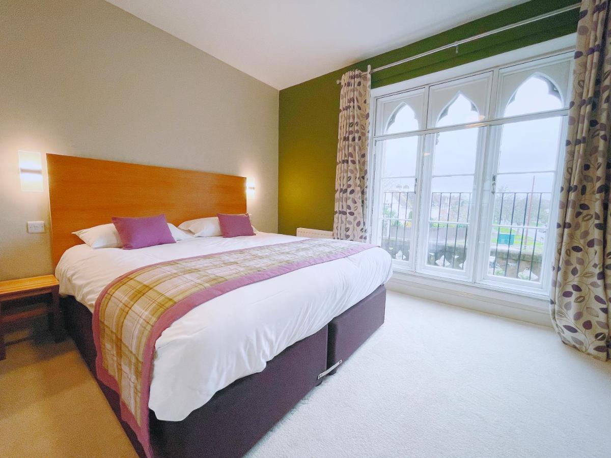 The Corner House Hotel Тонтон Экстерьер фото