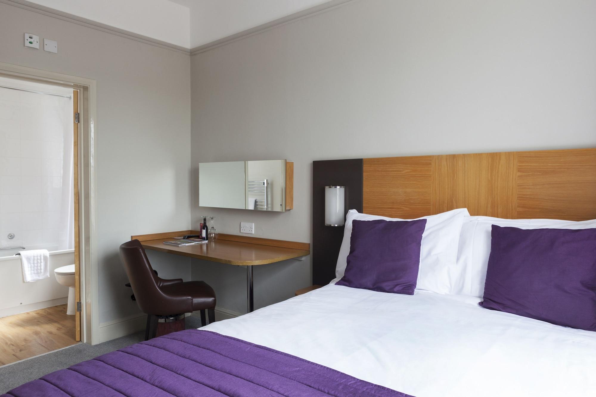 The Corner House Hotel Тонтон Экстерьер фото
