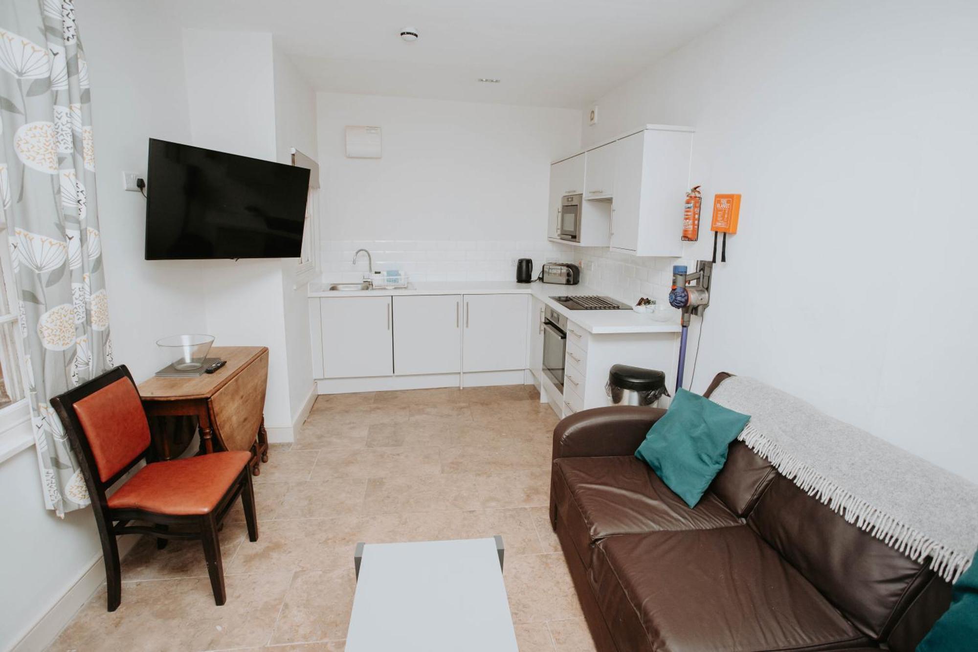 The Corner House Hotel Тонтон Экстерьер фото
