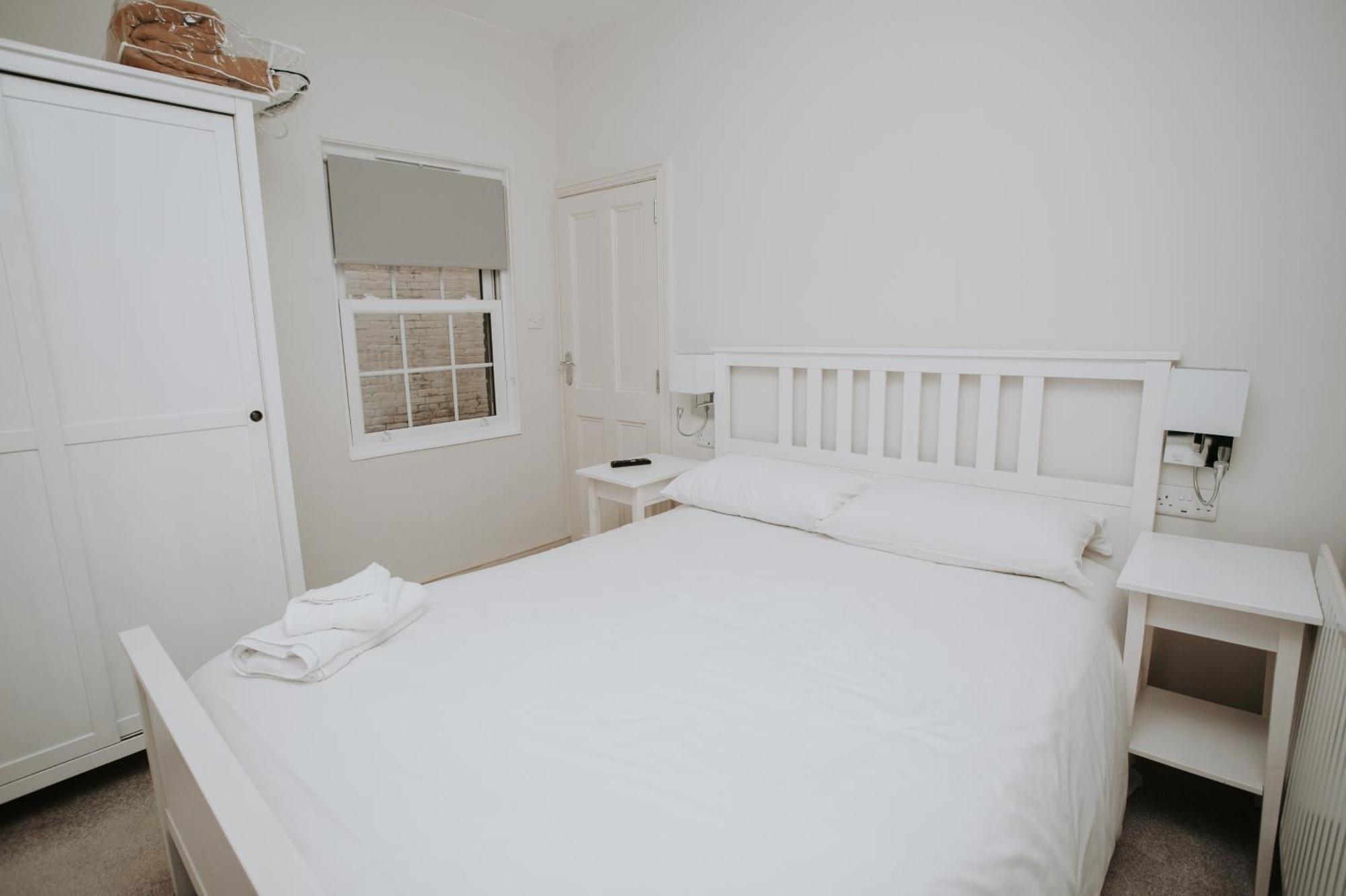 The Corner House Hotel Тонтон Экстерьер фото
