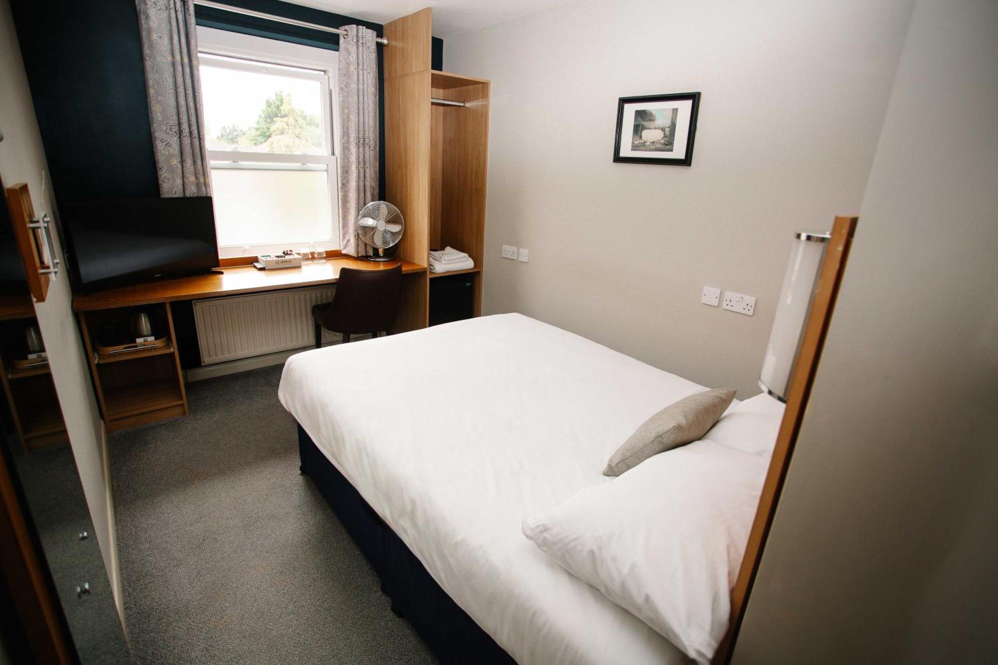 The Corner House Hotel Тонтон Экстерьер фото