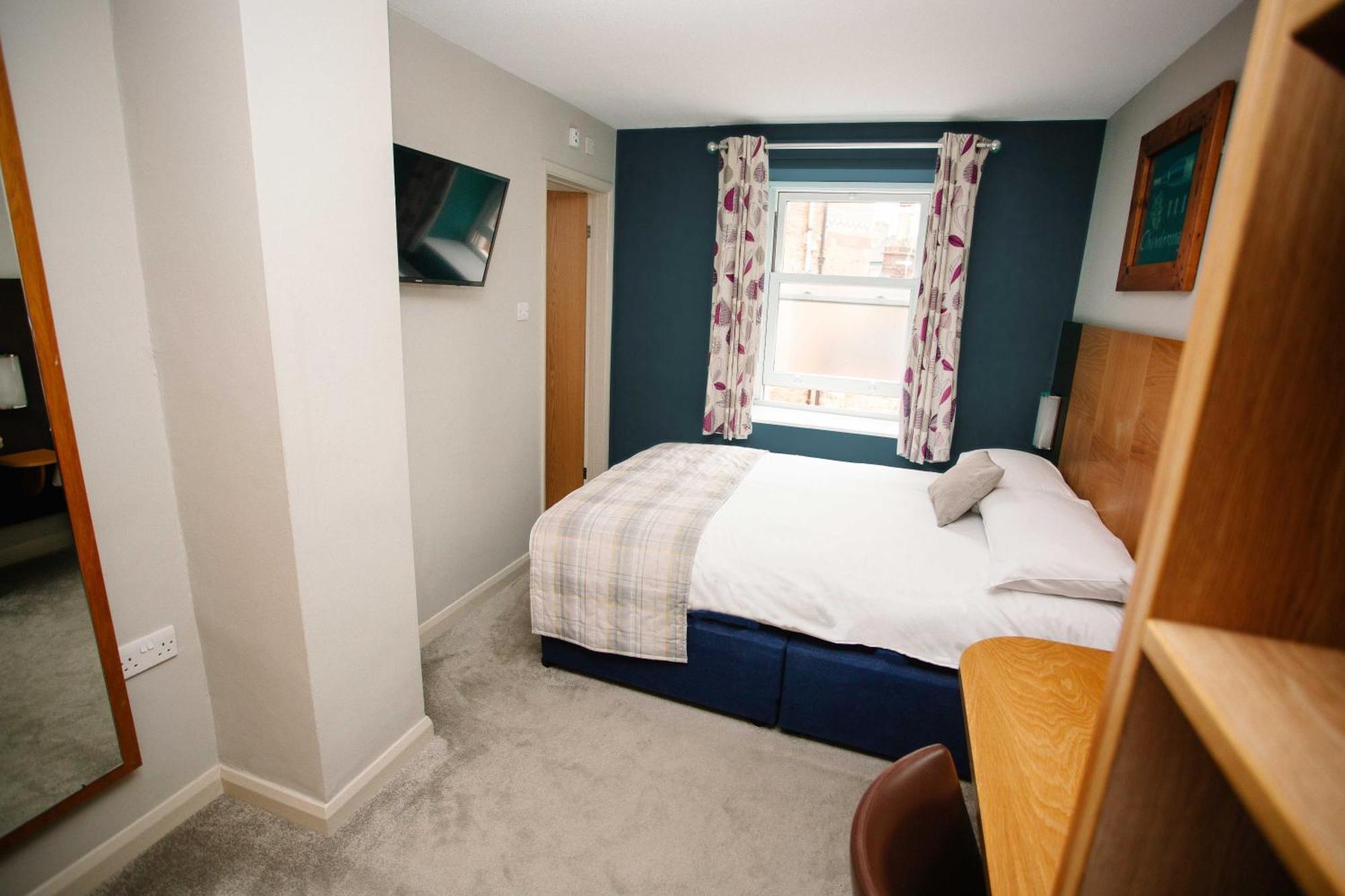 The Corner House Hotel Тонтон Экстерьер фото