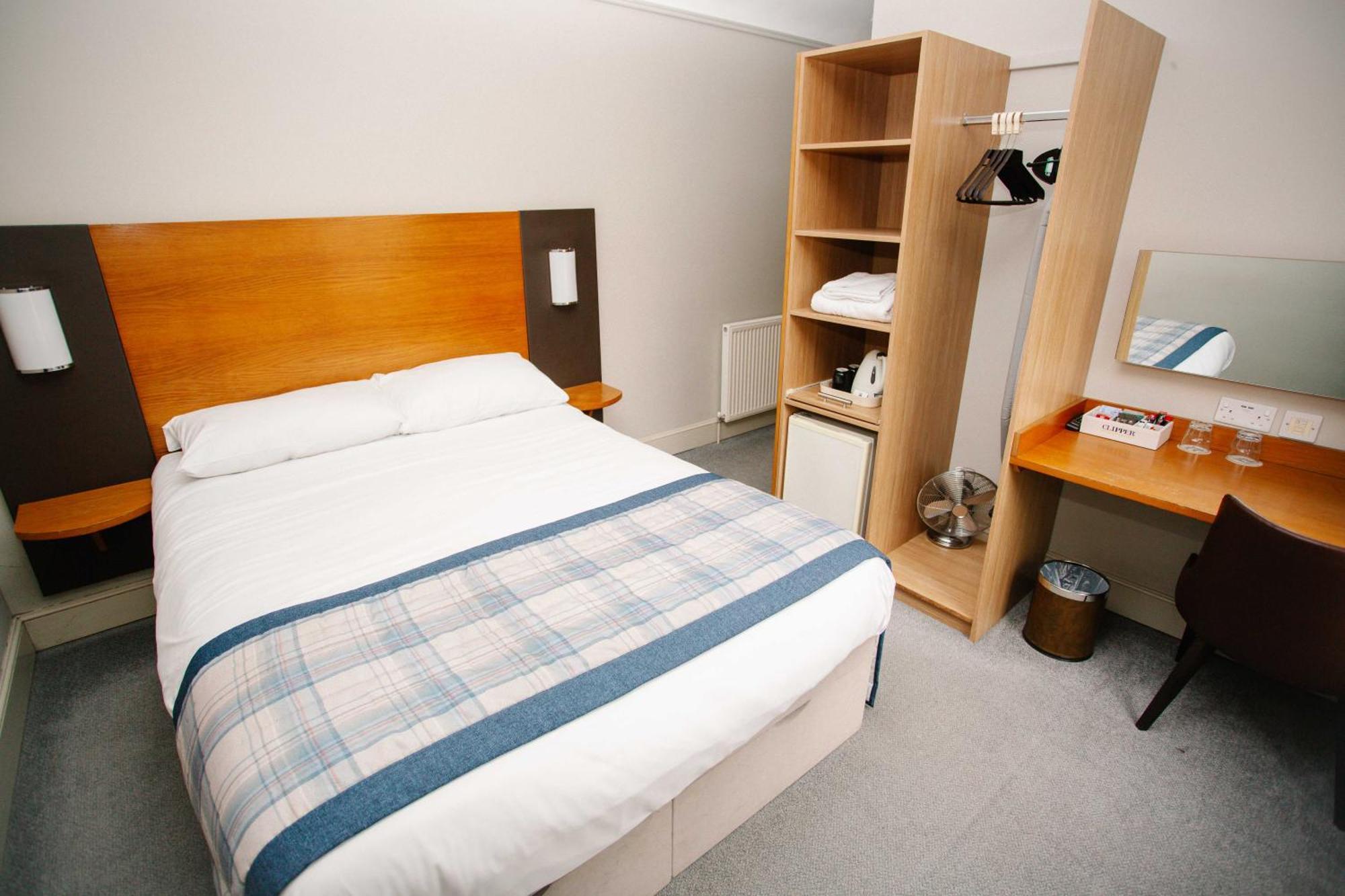 The Corner House Hotel Тонтон Экстерьер фото