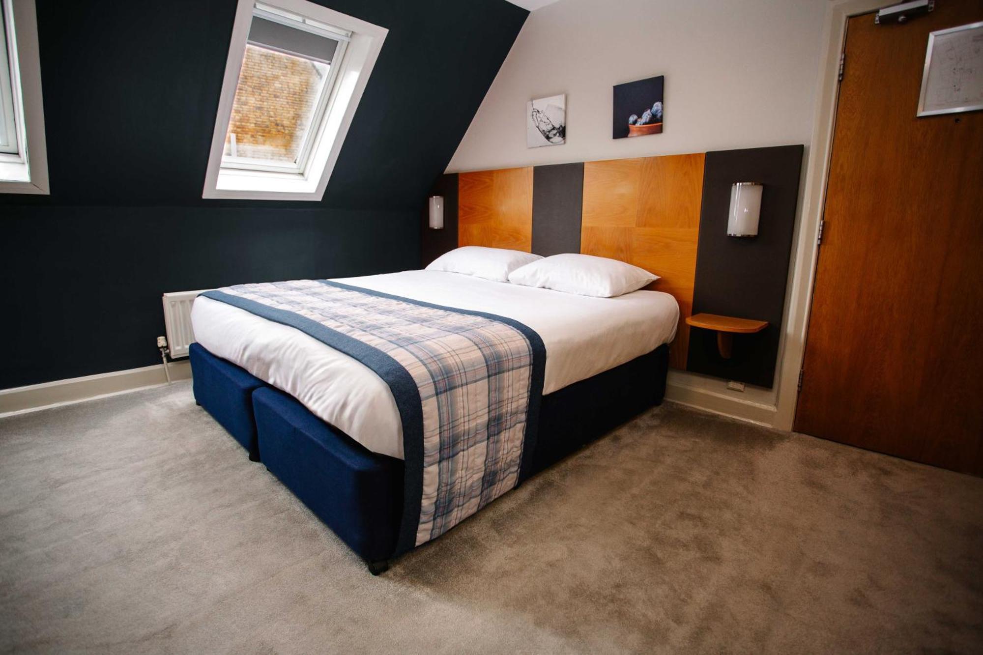 The Corner House Hotel Тонтон Экстерьер фото